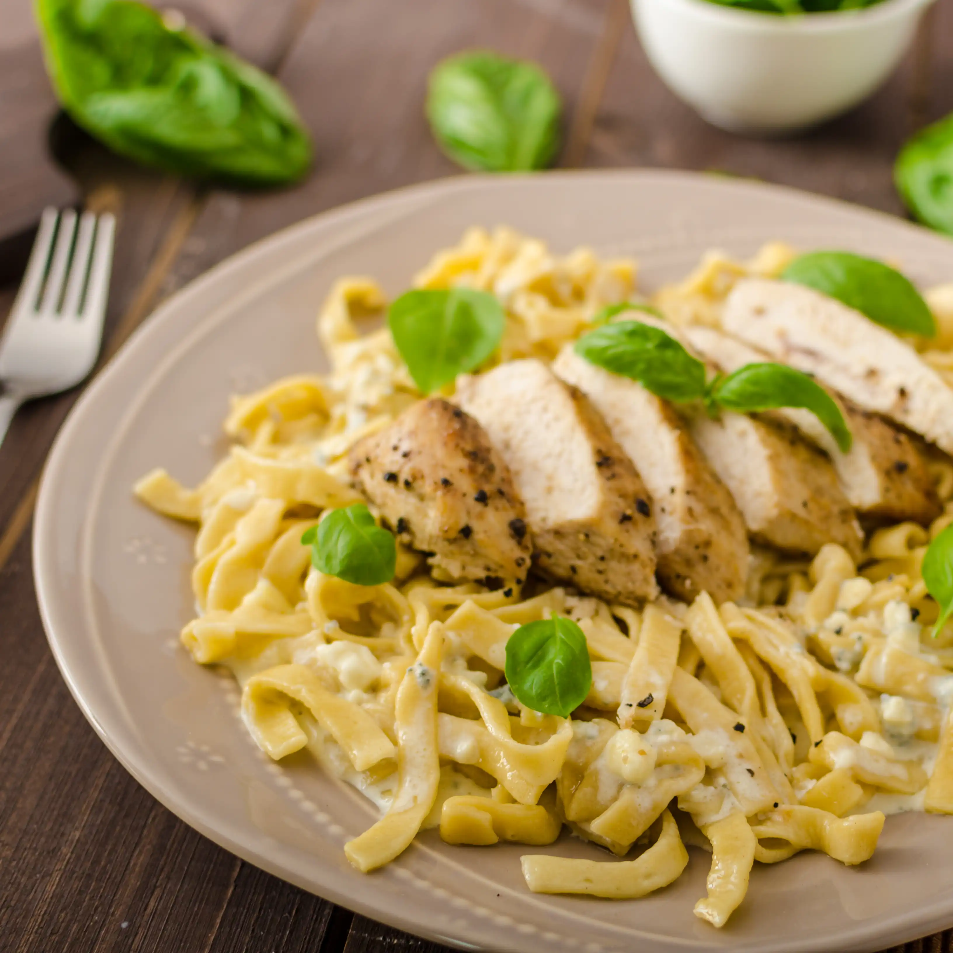 Fetuccini Alfredo con Croccanti di Pollo