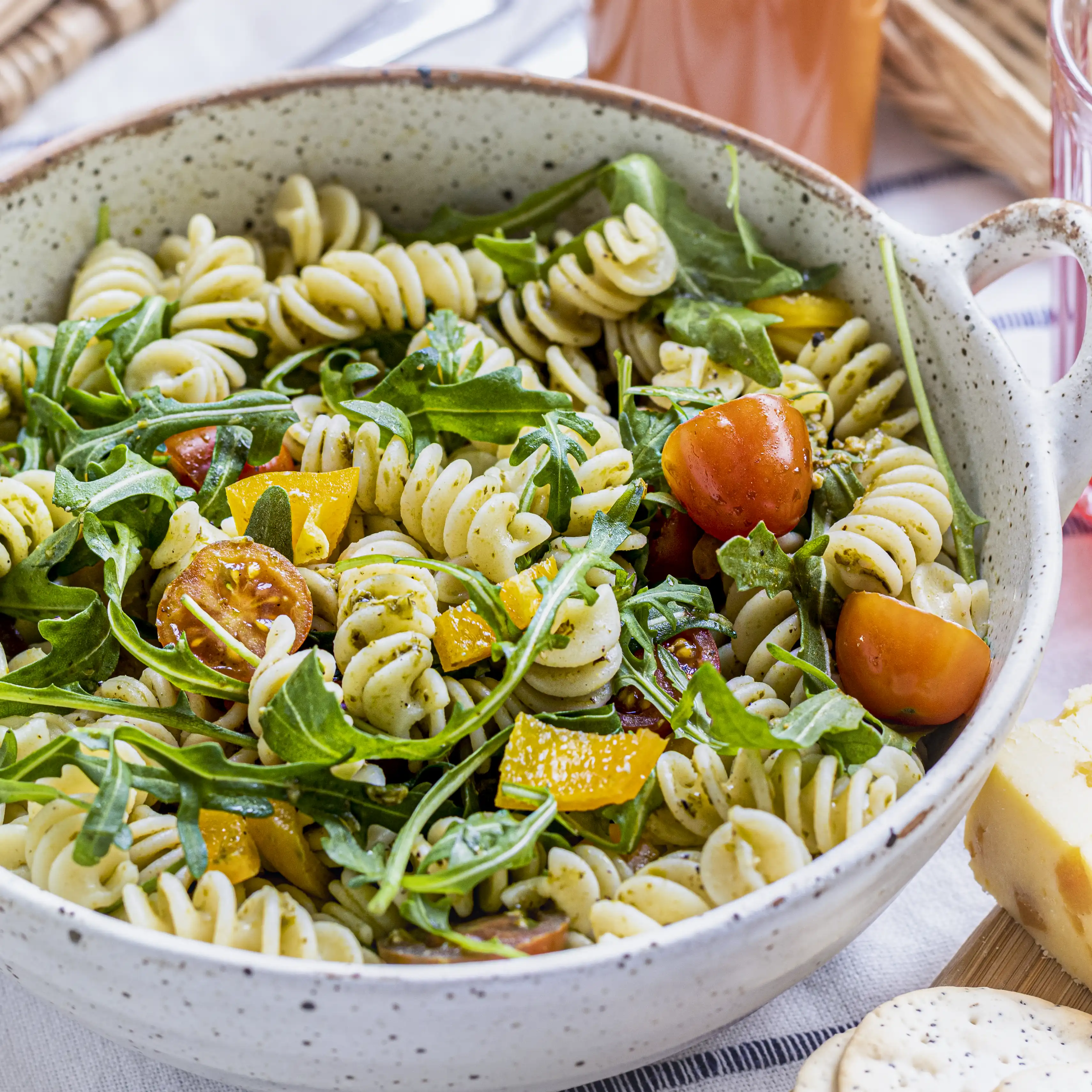 Fusilli al Pesto y Tomates Cherry